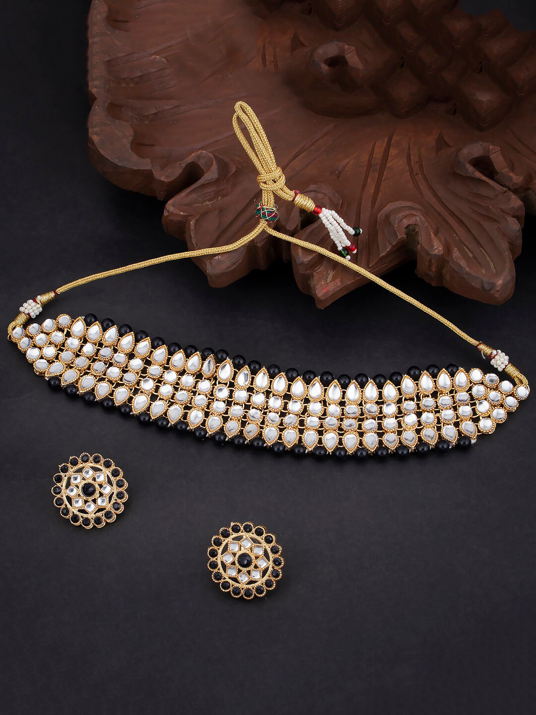 Sukkhi Gold-Plated White & Black Kundan-Studded & Pearl Beaded Jewellery Set