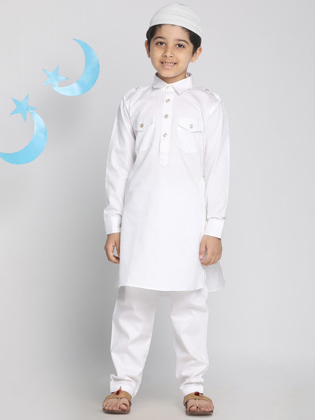 VASTRAMAY Boys White Solid Kurta & Pyjamas with Cap