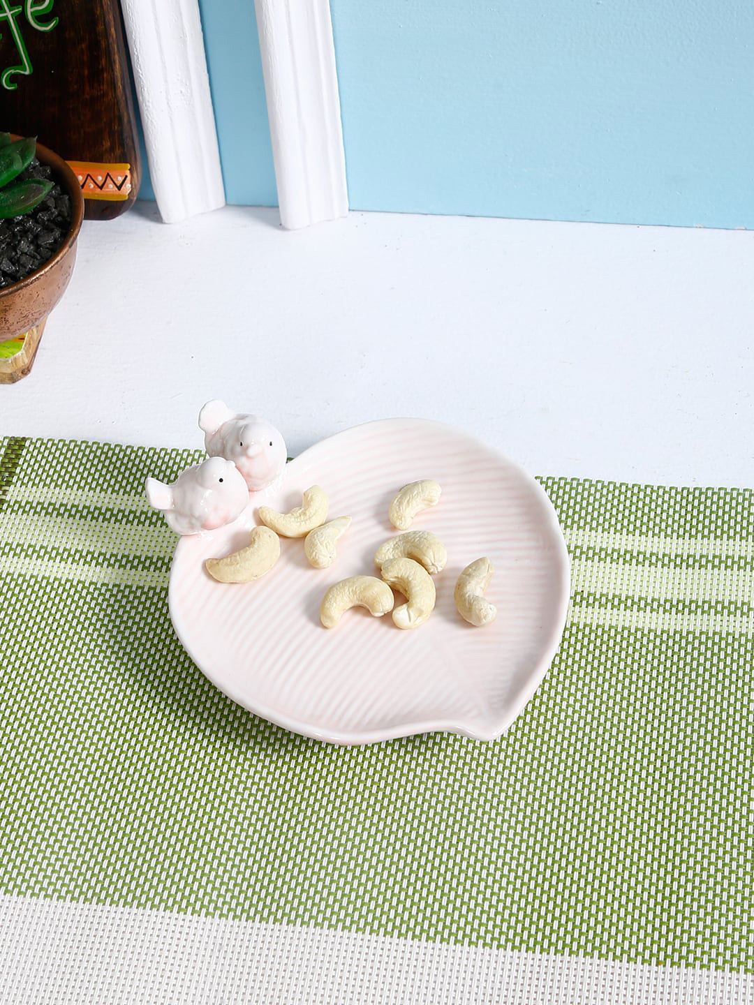 Aapno Rajasthan Pink Leaf-Shaped Ceramic Tray