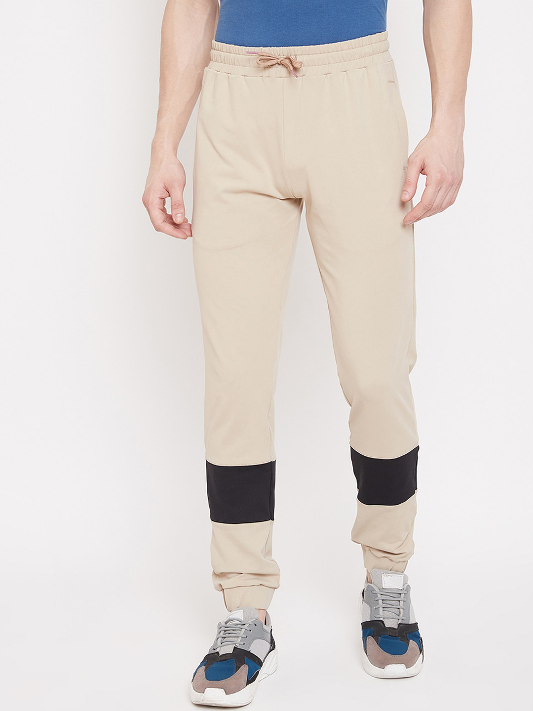 JUMP USA Men Beige & Black Solid Slim-Fit Joggers