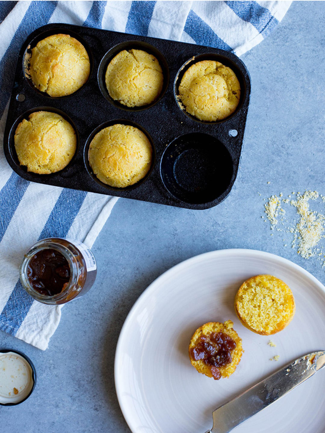 Lodge Black Solid Muffin Pan