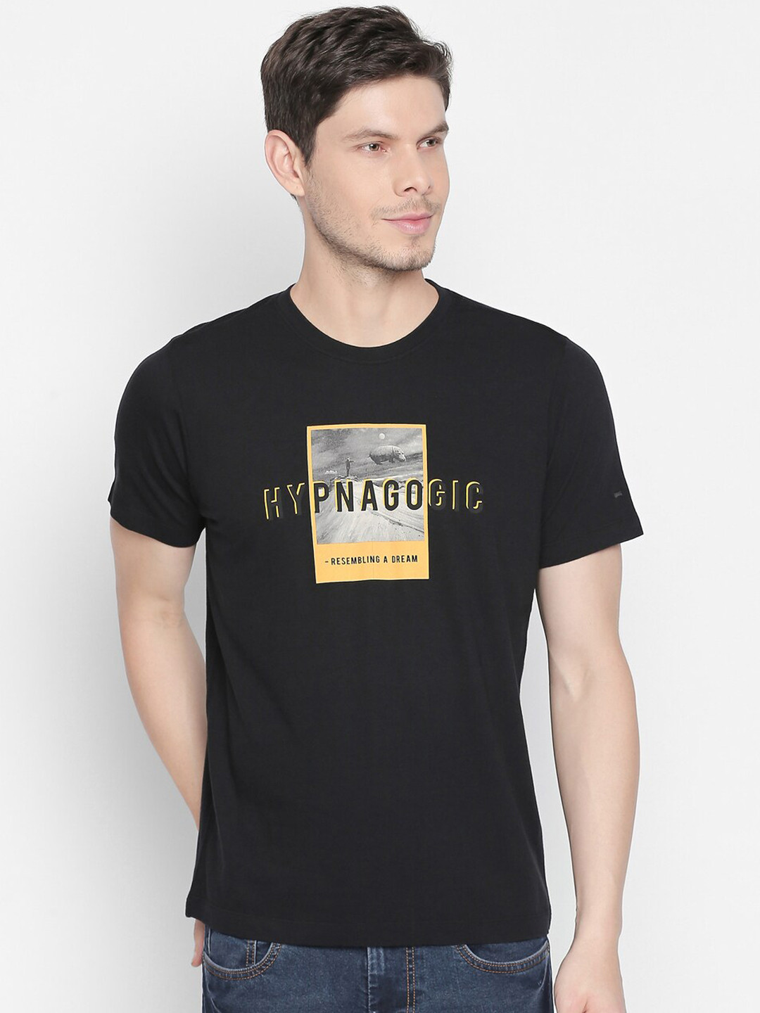 Basics Men Black Muscle Fit Printed Round Neck T-shirt