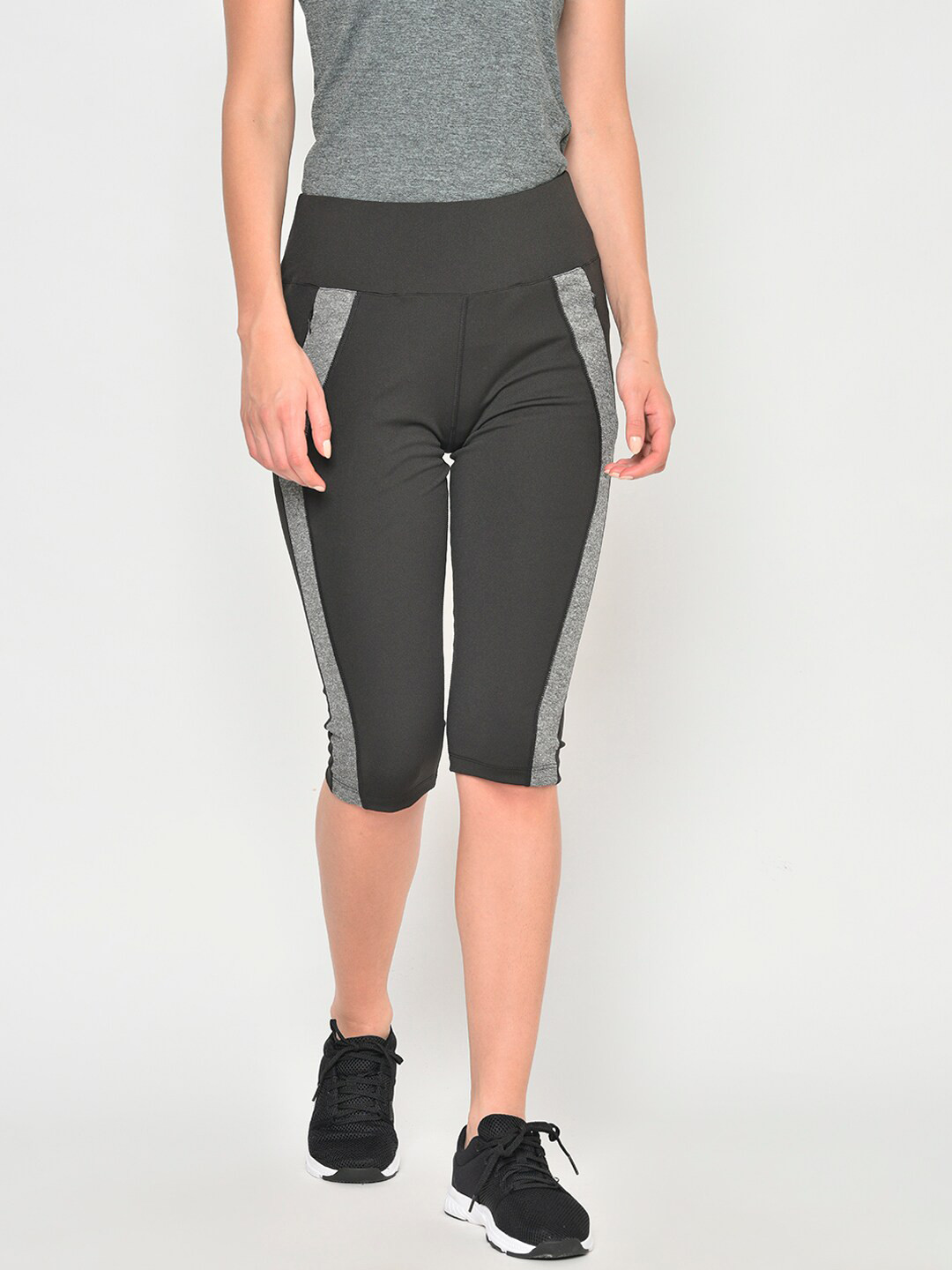 Chkokko Women Black  Solid Gym Capris
