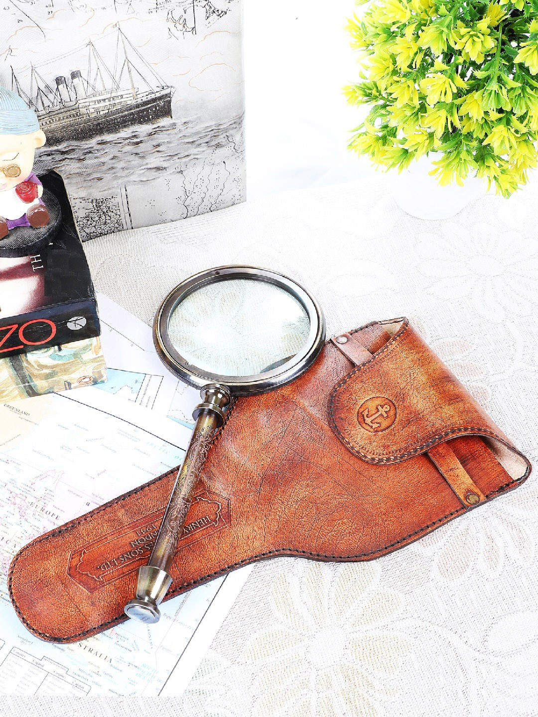 EXIM DECOR Henry Hudson Magnifying Glass with Cover Brown Brass Metallic Living Room Tiny Showpiece - 10 Inches