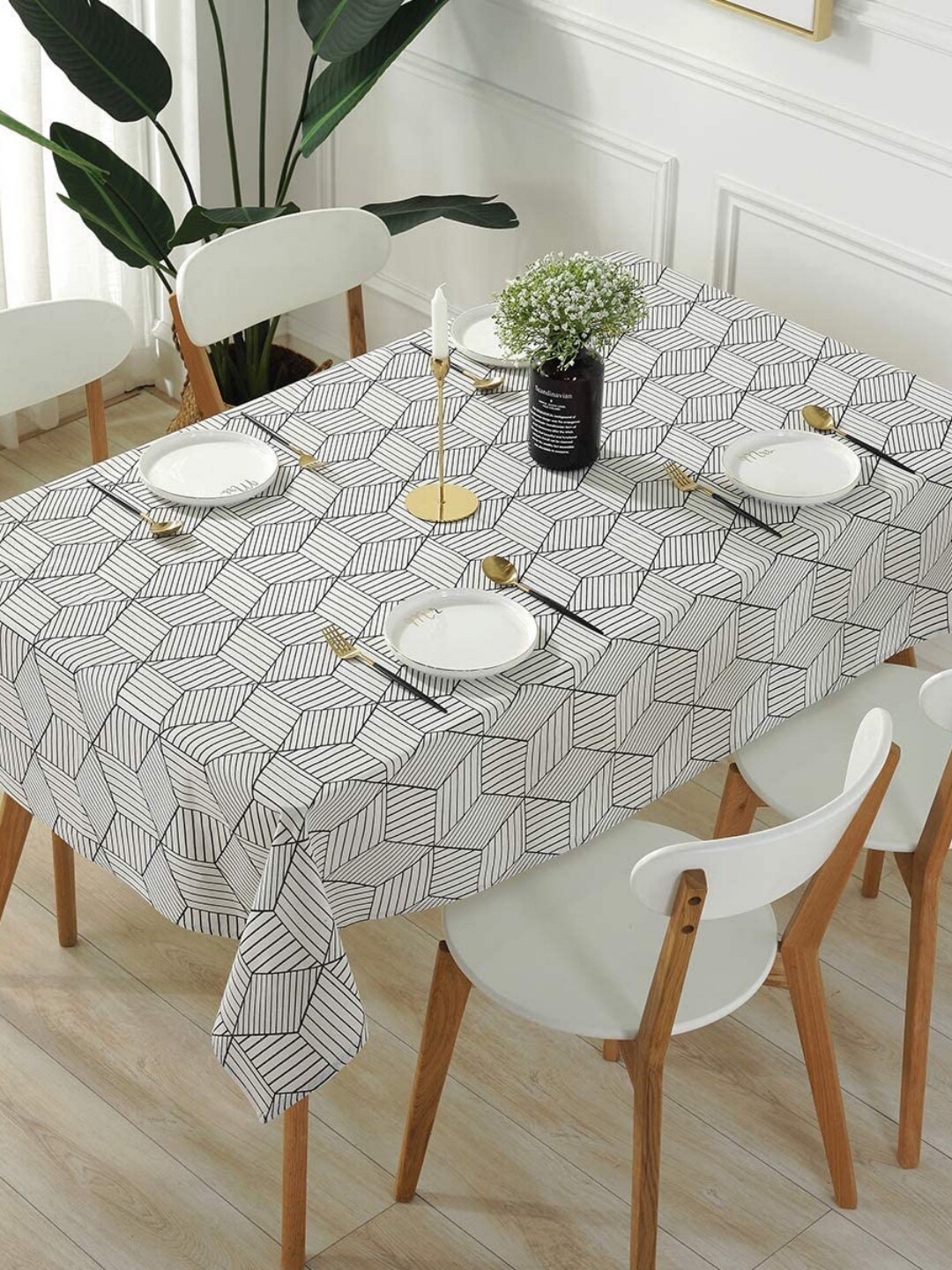 MODERN HOMES Black   White Hand Printed Cotton 4 6 Seater Rectangular Table Cover