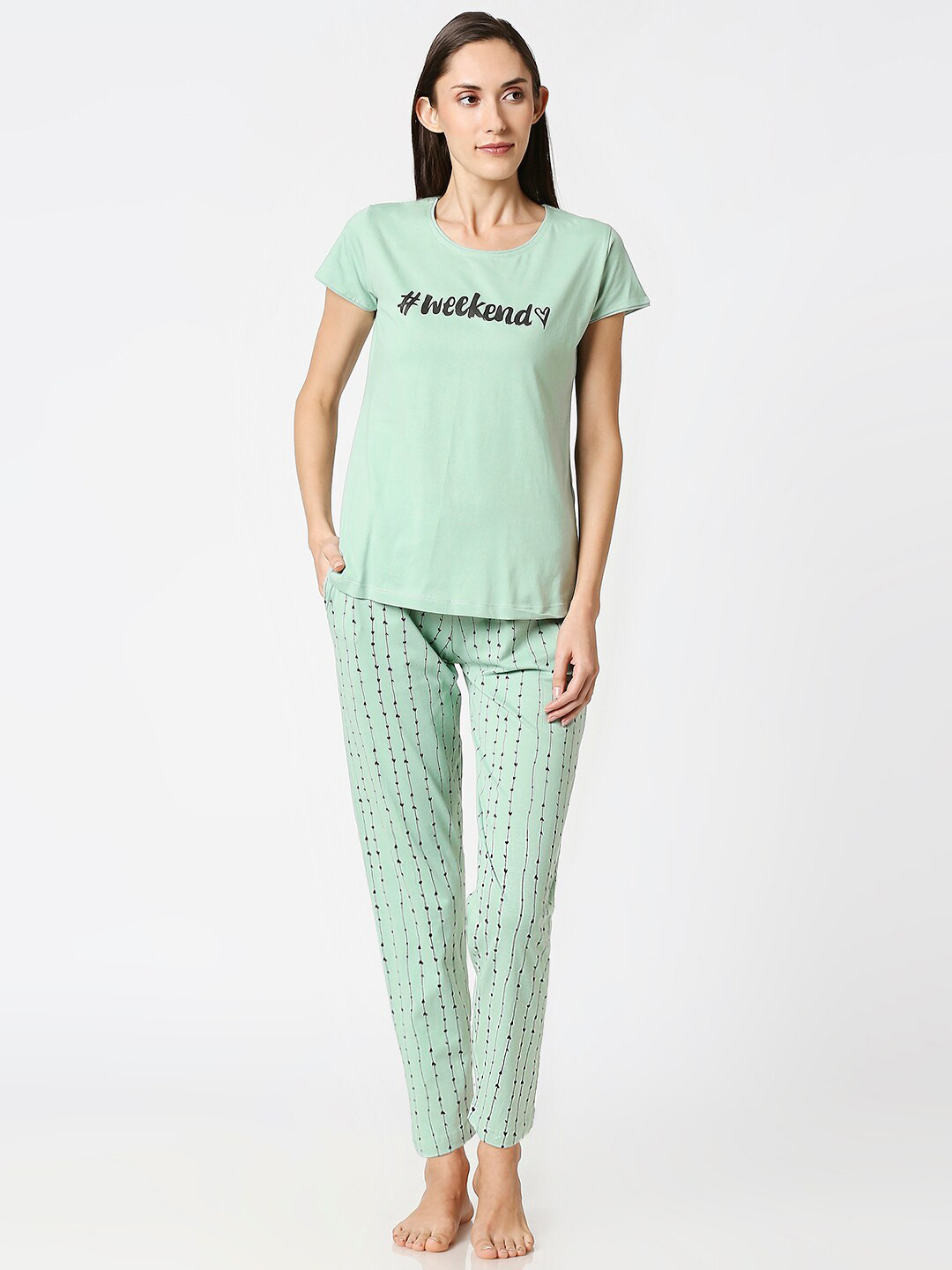 AV2 Women Green & Black Printed Night suit