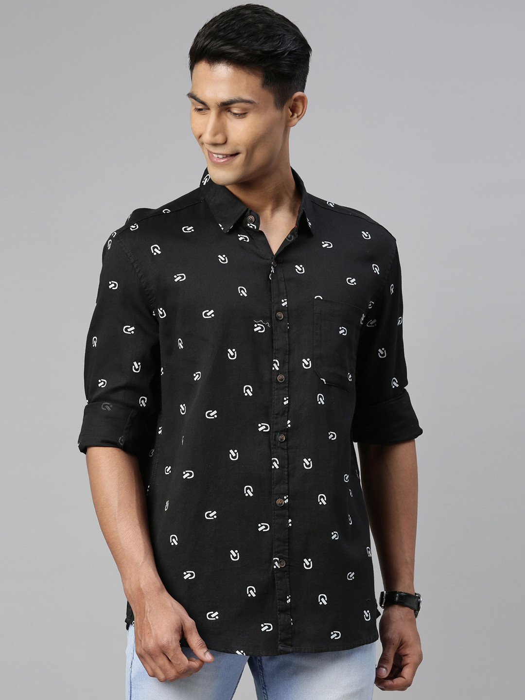 William White Men Black & White Cotton Slim Fit Printed Casual Shirt