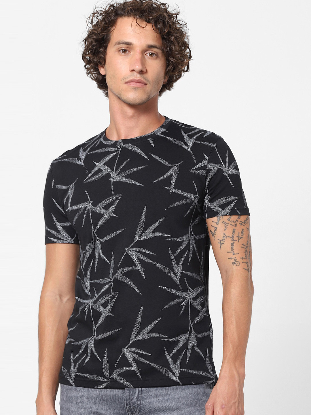 Celio Men Black Printed Tropical T-shirt