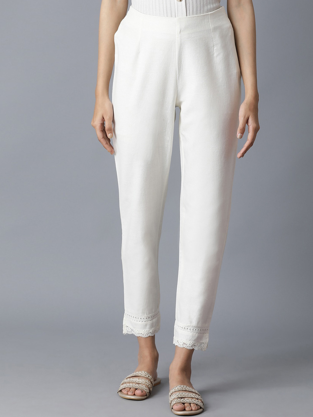 W Women Off White Slim Fit Cropped Regular Trousers