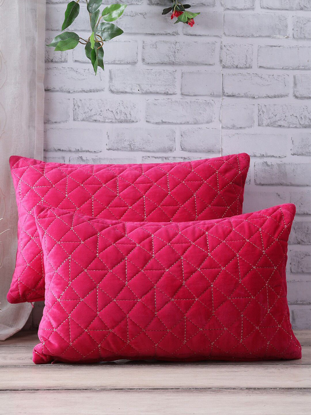 eyda Set Of 2 Fuchsia Pink & Silver-Toned Geometric Velvet Rectangle Cushion Covers