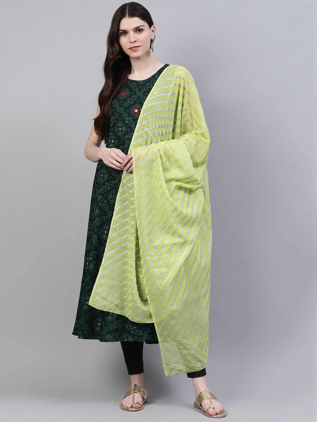 Stylum Women Green & Red Bandhani Printed Kurta With Dupatta