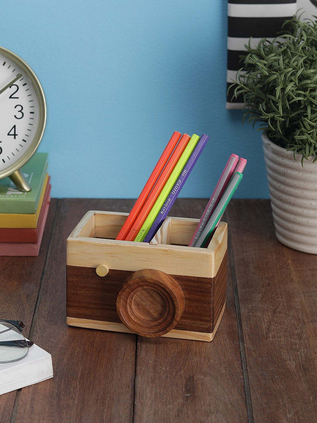 VarEesha Brown Solid Handcrafted Pine & Sheesham Wood Camera Pen Holder