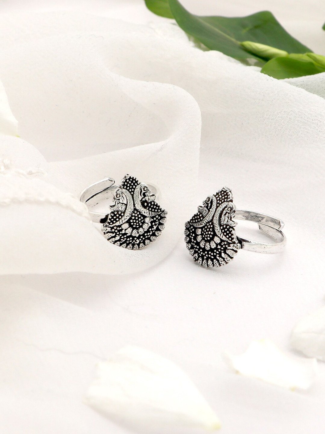 TEEJH Set Of 2 Oxidised Silver-Toned & Black Kshtriya Peacock Toe Rings