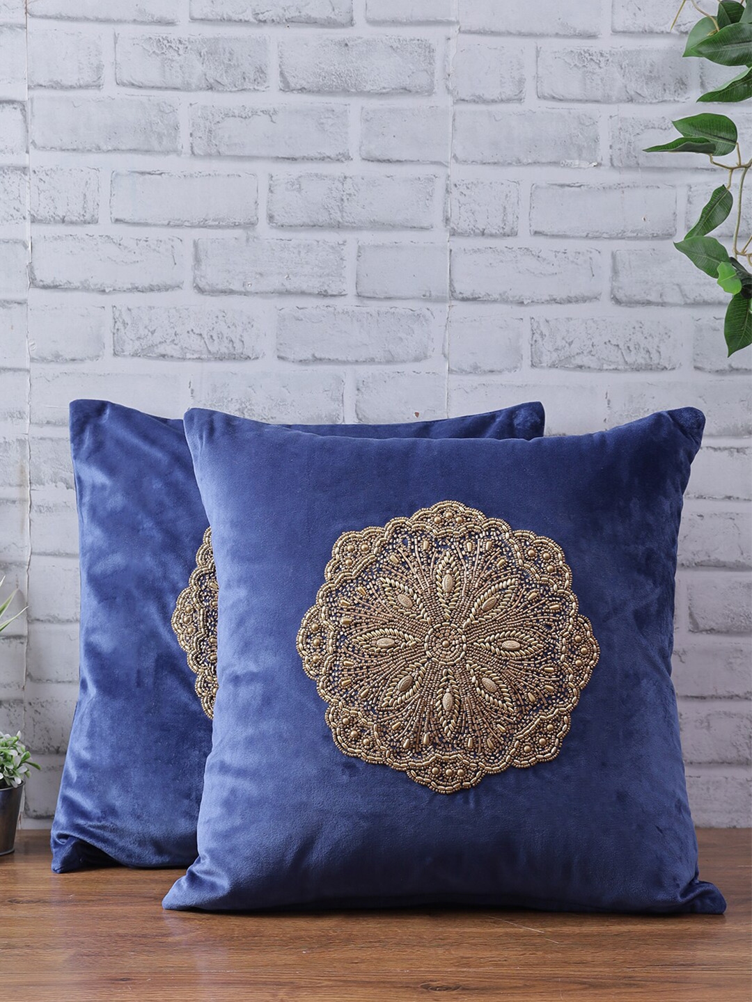 eyda Set Of 2 Blue & Gold-Toned Ethnic Motifs Velvet Square Cushion Covers
