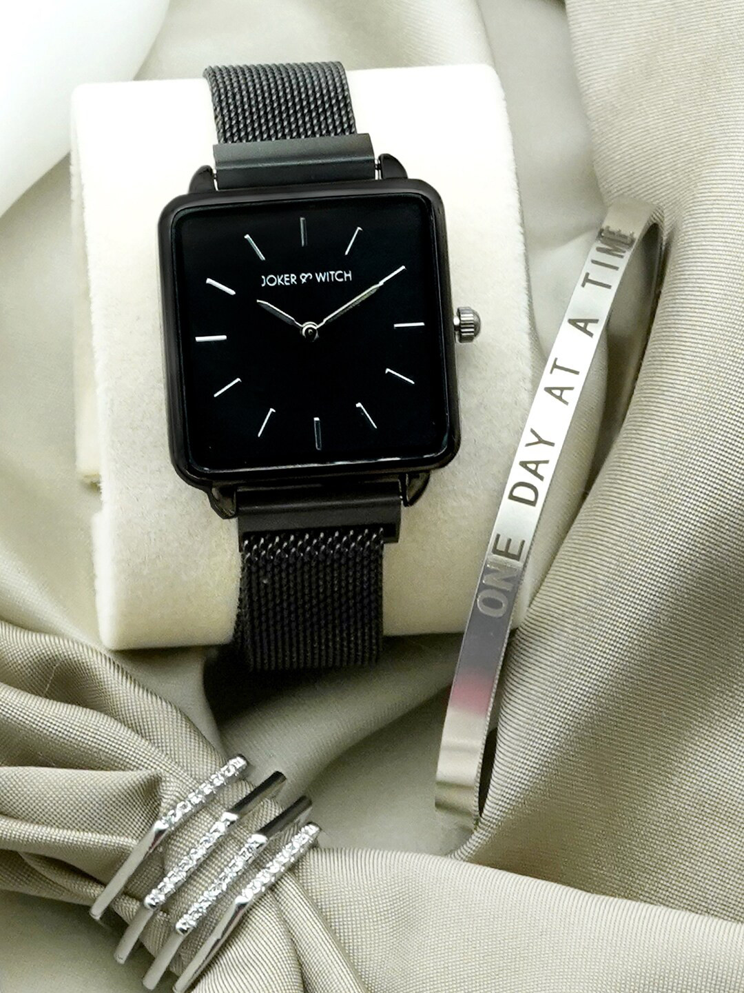 JOKER & WITCH Women Black & Silver-Toned Northern Light Love Triangle Watch Gift Set JWLT180