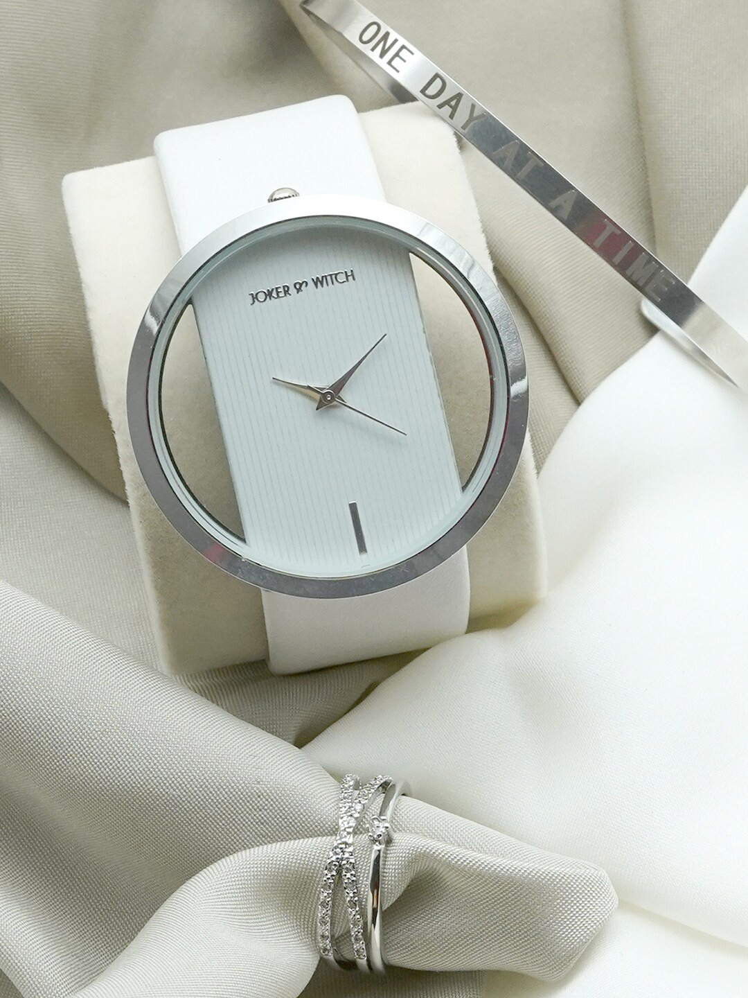 JOKER & WITCH Women White & Silver-Toned Crystal White Love Triangle Watch Gift Set JWLT226