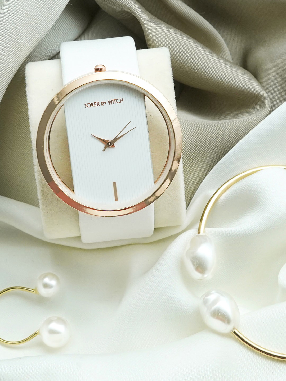 JOKER & WITCH Women White & Rose Gold-Toned Fresh Snow Love Triangle Watch Gift Set JWLT191