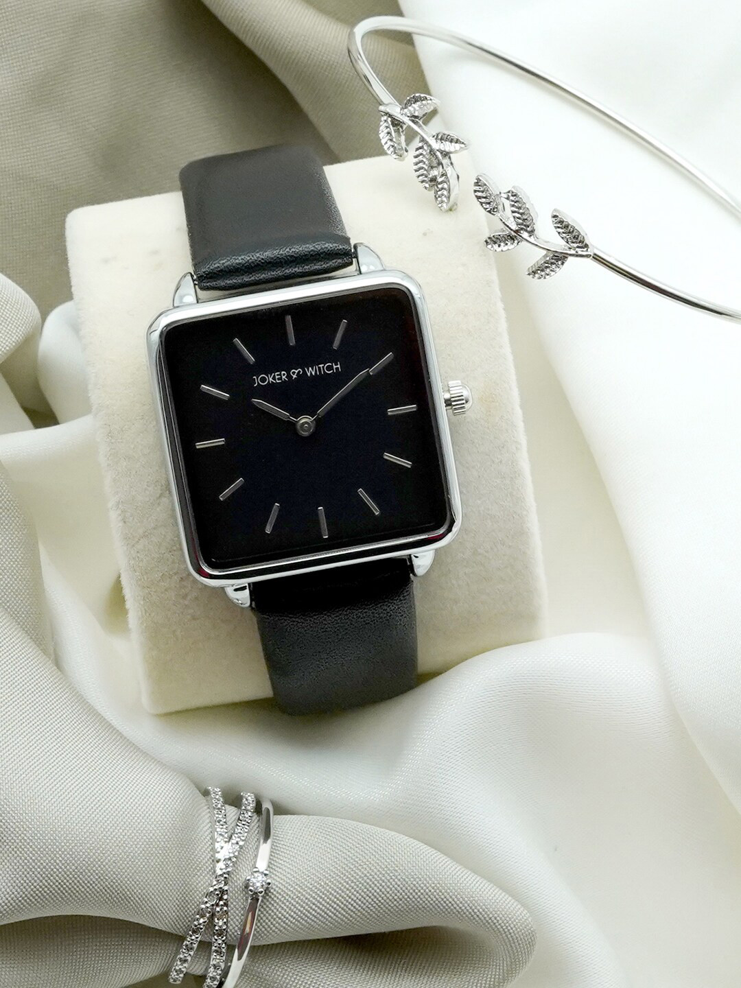 JOKER & WITCH Women Black & Silver-Toned Mercury Love Triangle Watch Gift Set JWLT215