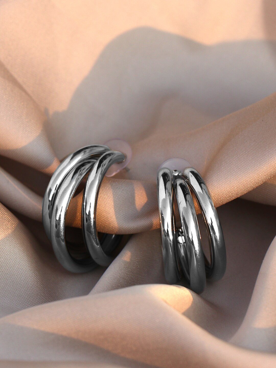 JOKER & WITCH Silver Circular Hoop Earrings