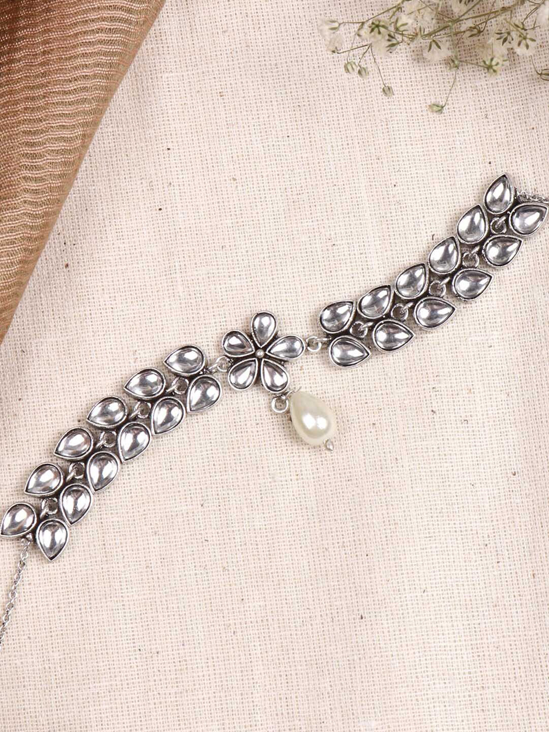 TEEJH Silver Brass Silver-Plated Choker Necklace