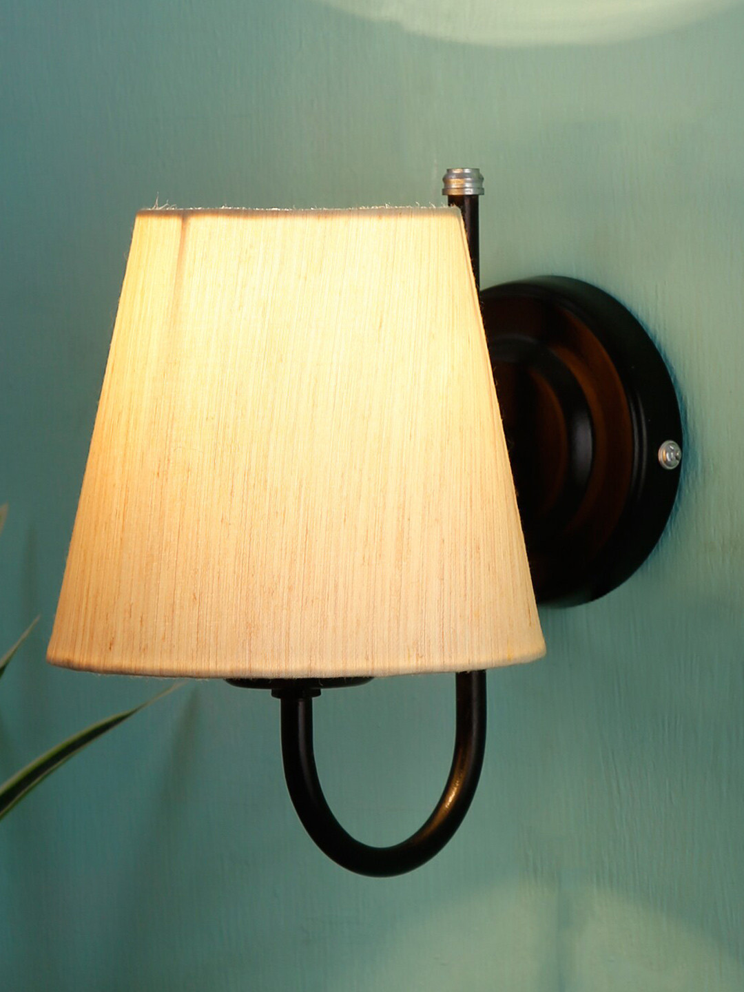 Devansh Off White & Black Traditional Armed Sconce Wall Lamp