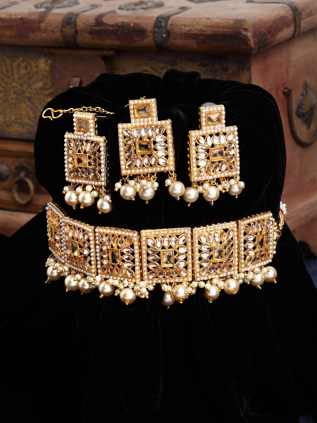 Shining Diva Gold-Plated Cream-Colored & White Kundan-Studded Choker Jewellery Set