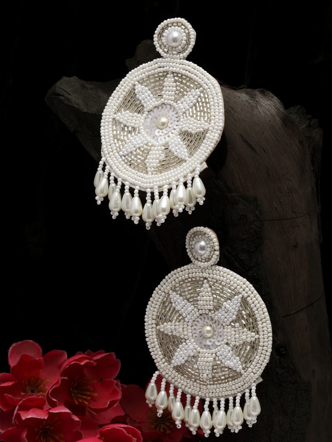 Moedbuille Off White Contemporary Ear Cuff Earrings