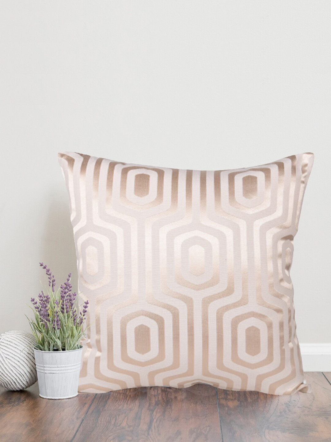 Home Cream & Gold Toned Geometric Cotton Square Cushion Cover