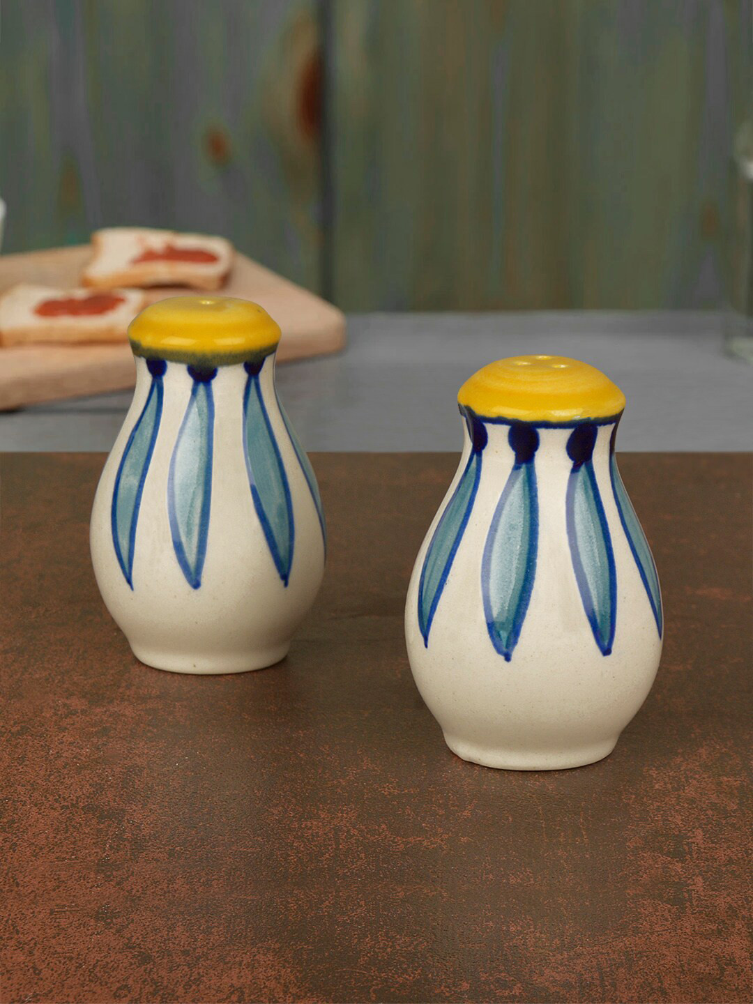 StyleMyWay Set Of 2 White & Blue Kyoto Collection Handpainted Ceramic Salt and Pepper Shaker