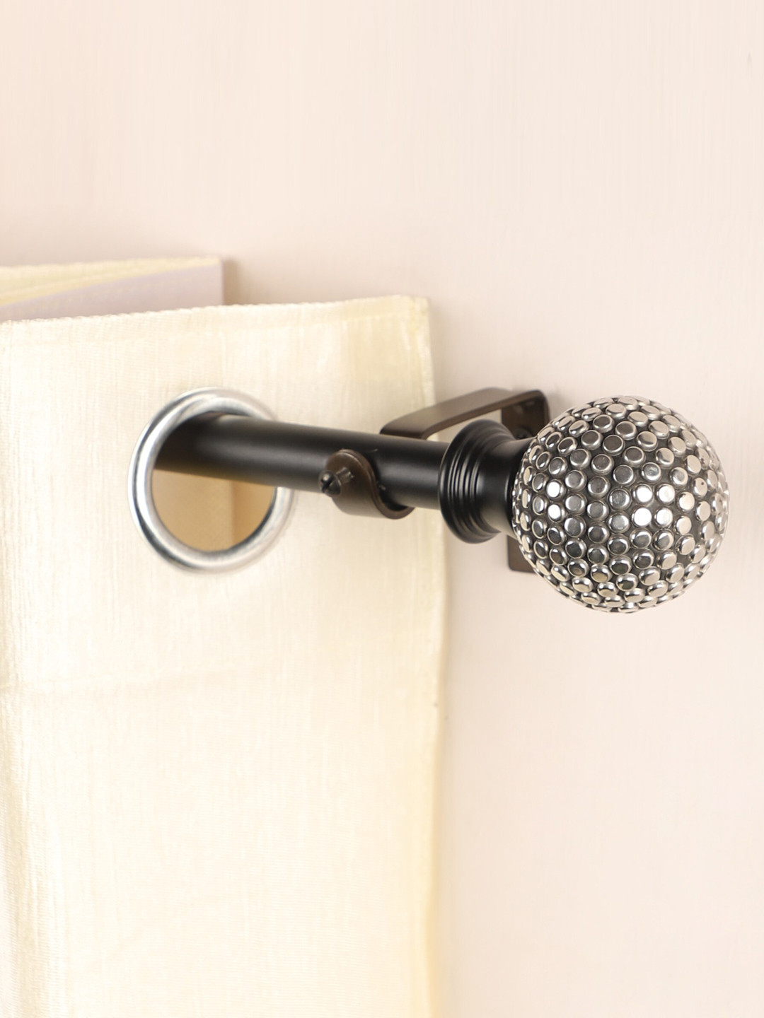 The Decor Mart Black & Silver-Toned Extendable Curtain Rod with Finial