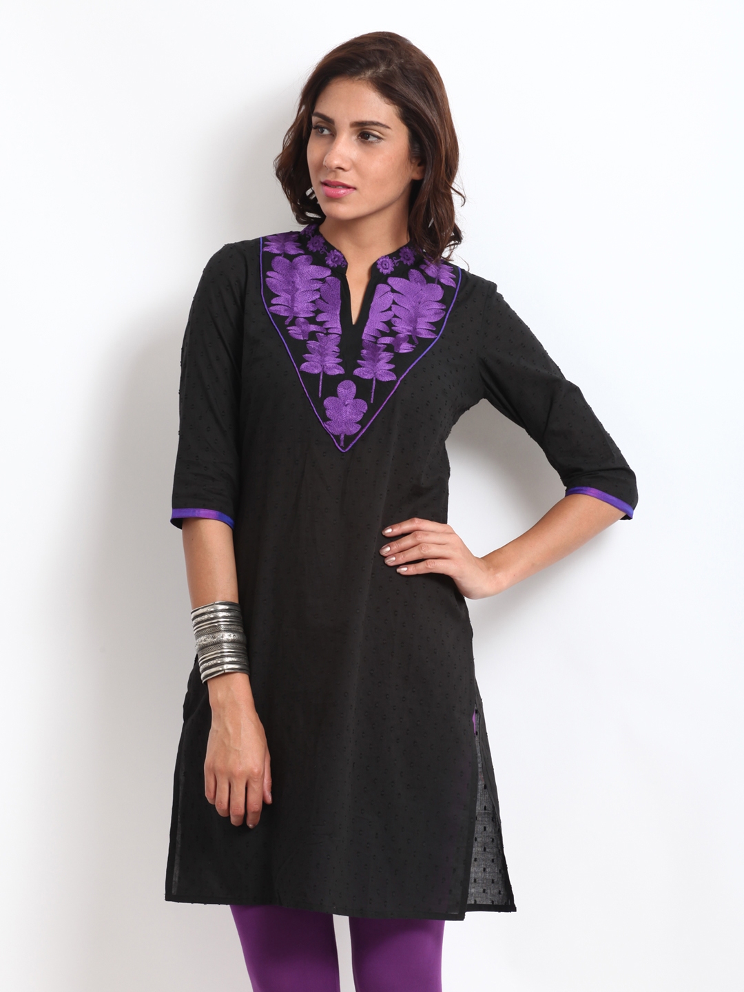 Black kurti outlet and black leggings