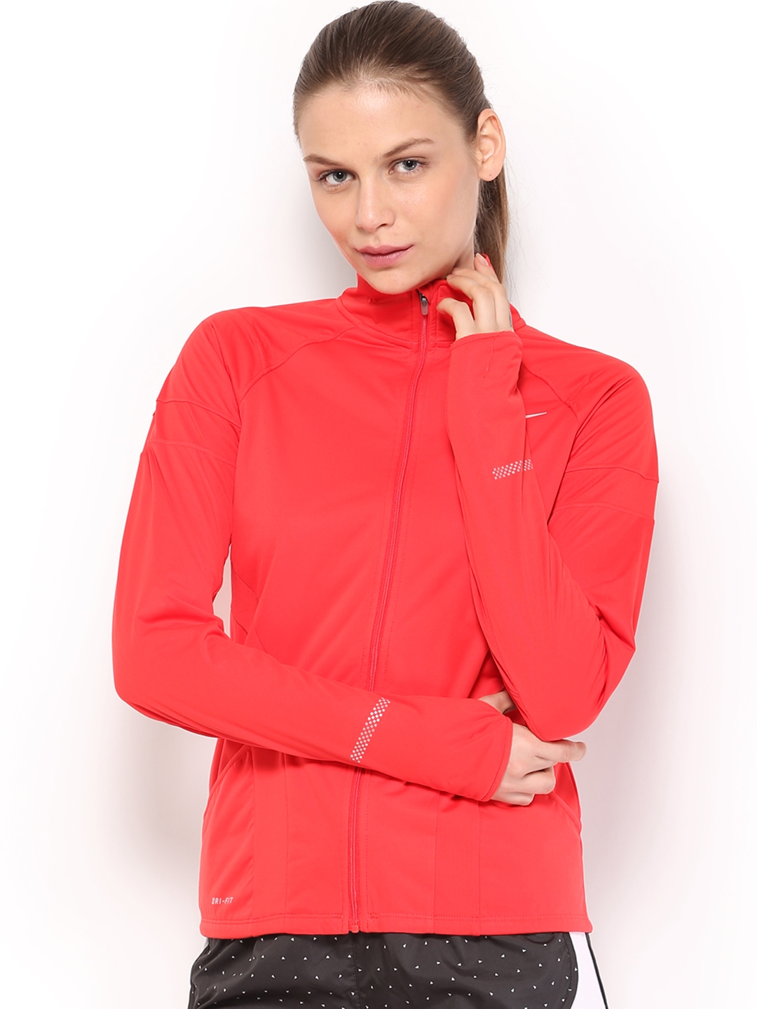 ángulo Campanilla base Buy Nike Women Red AS Element Shield FZ Running Jacket - Jackets for Women  491168 | Myntra