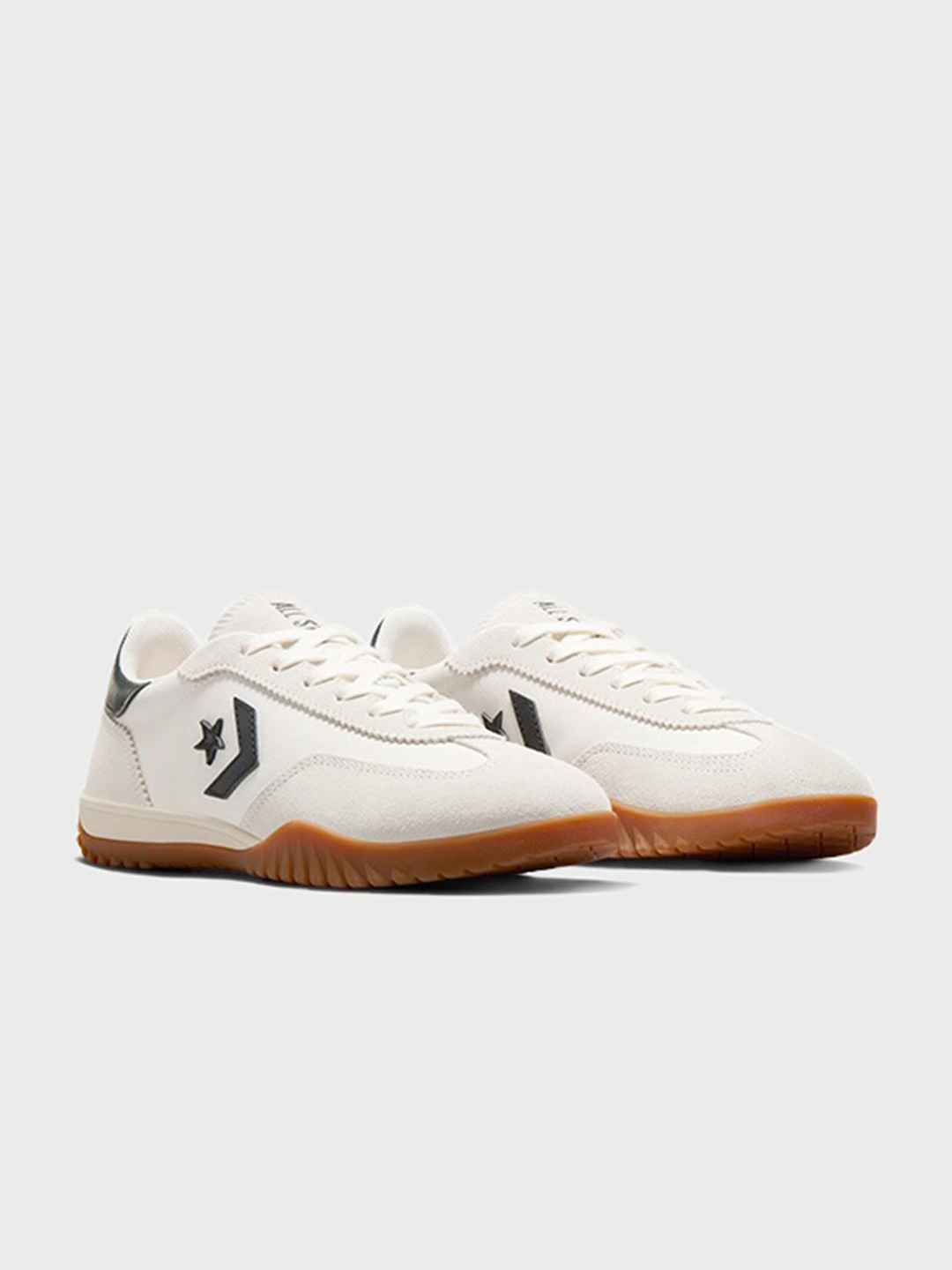 Converse Unisex Run Star Trainer Low Top Sneakers - Image 1