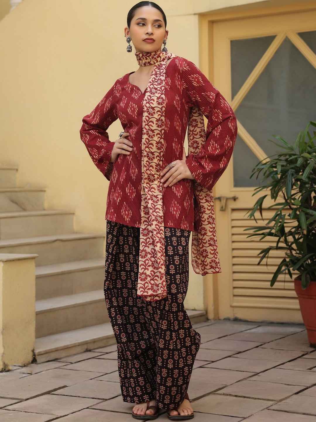 Anayna Women Ethnic Motifs Printed Cotton Kurti with Trousers &