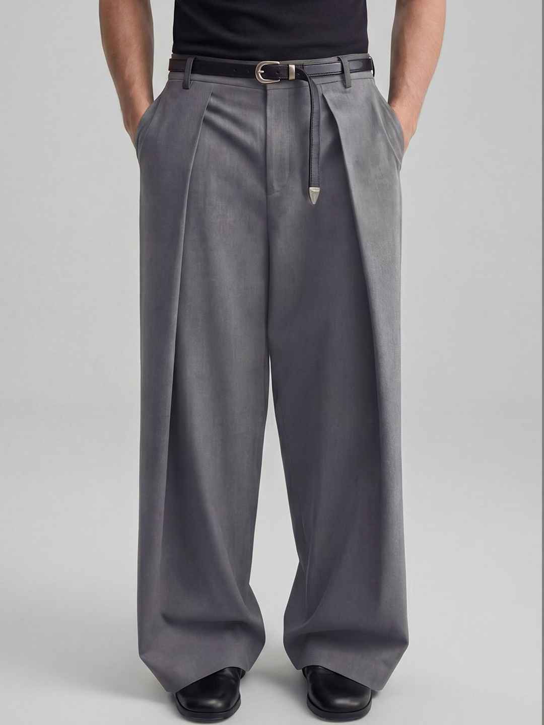 FUGAZEE Men High-Rise Pleated Zip Trousers