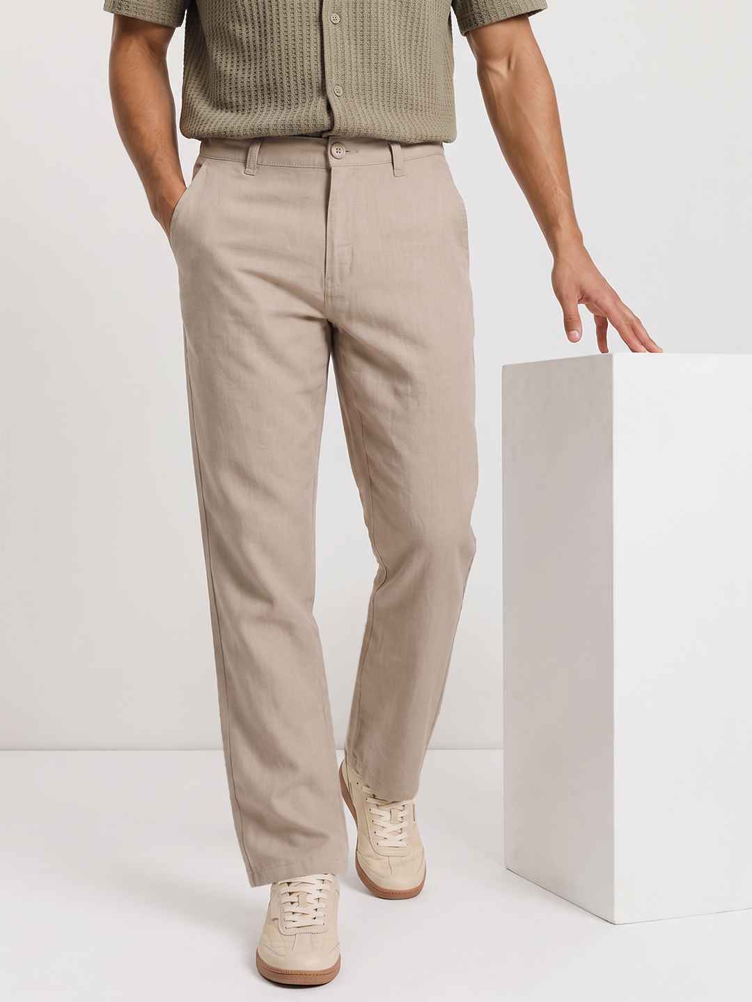 Roadster Life Co. Men Straight Fit Chinos Trousers