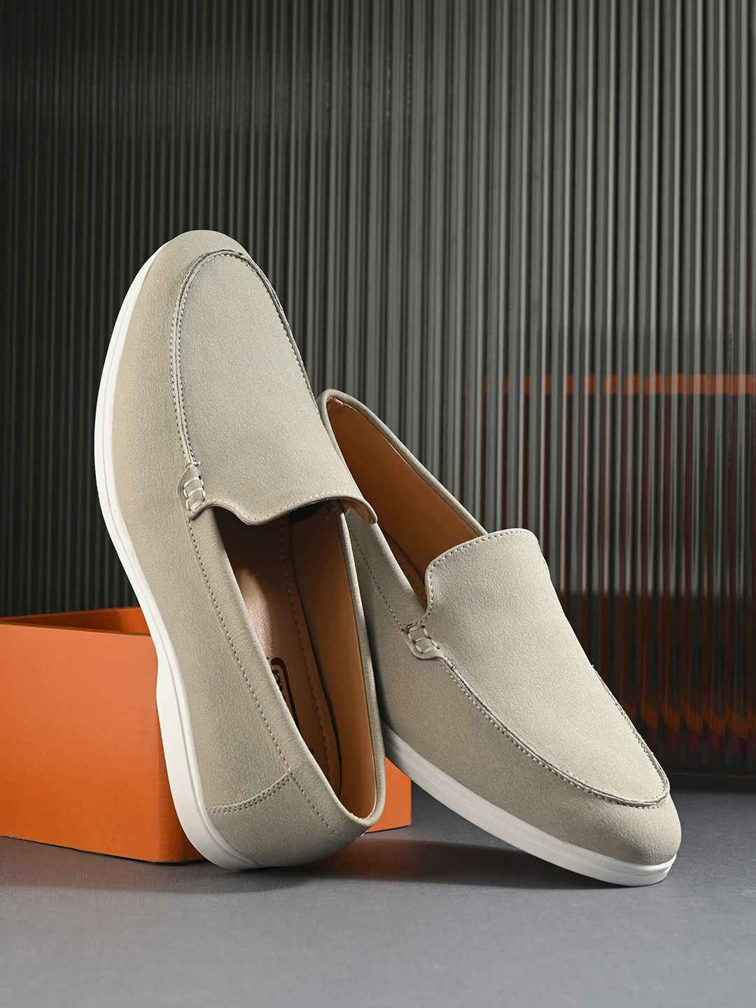 Roadster Men Beige Lightweight Loafers