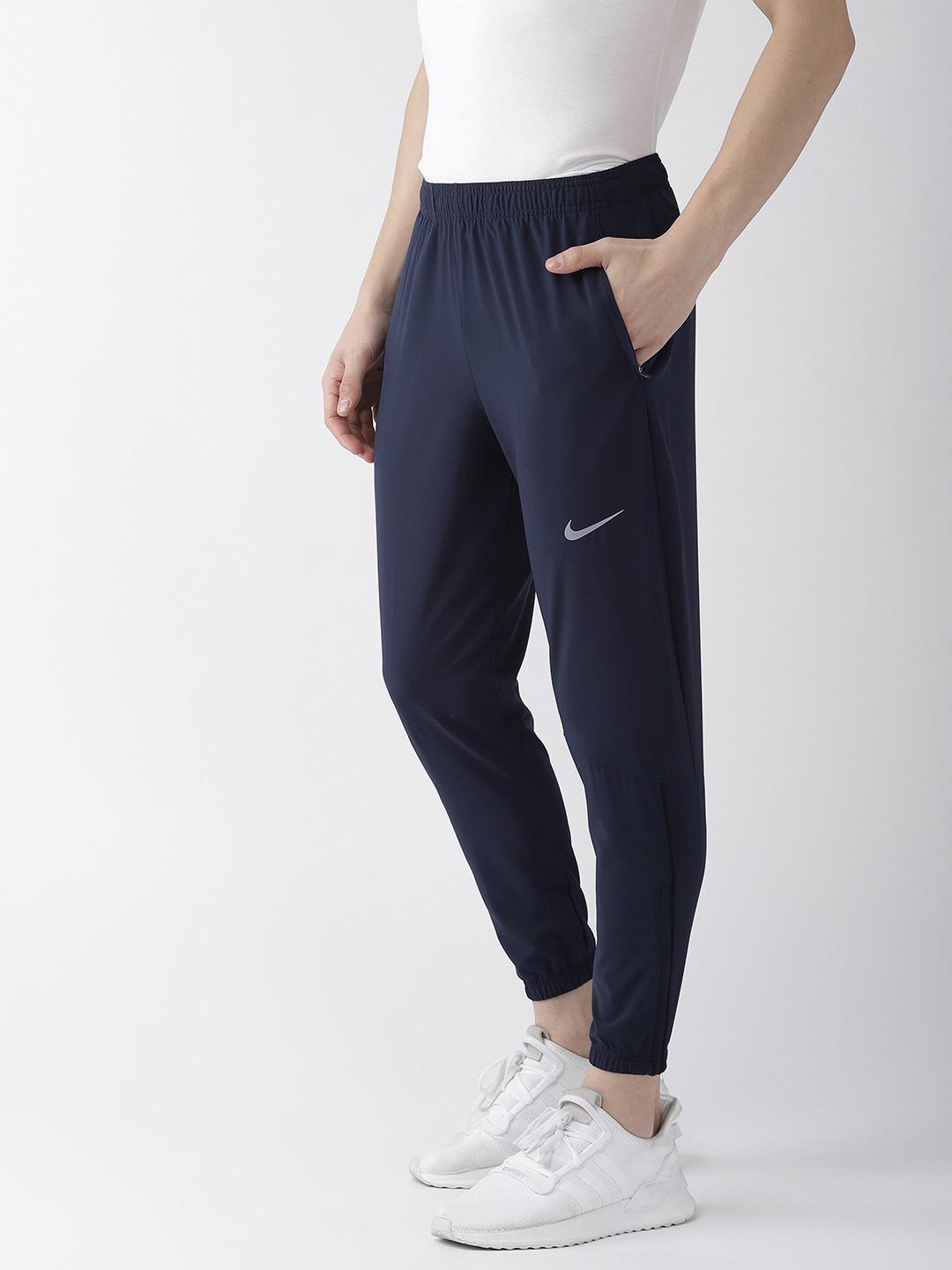 nike essential woven running