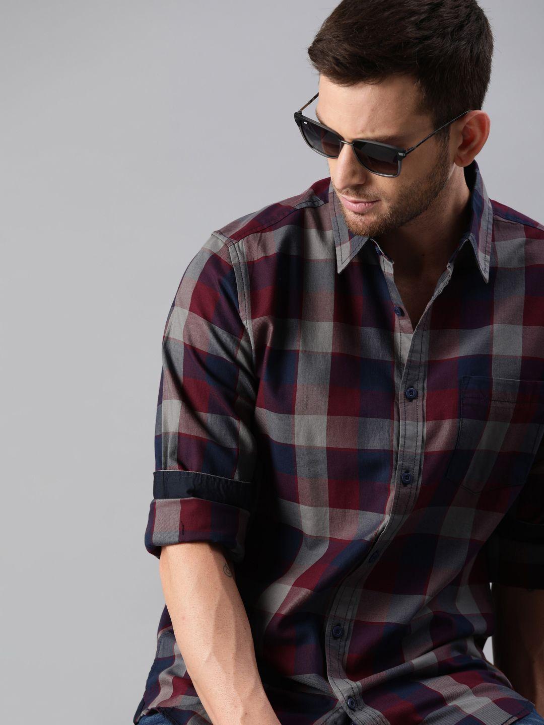 Roadster Men Maroon & Navy Blue Regular Fit Checked Casual Shirt - Image 1