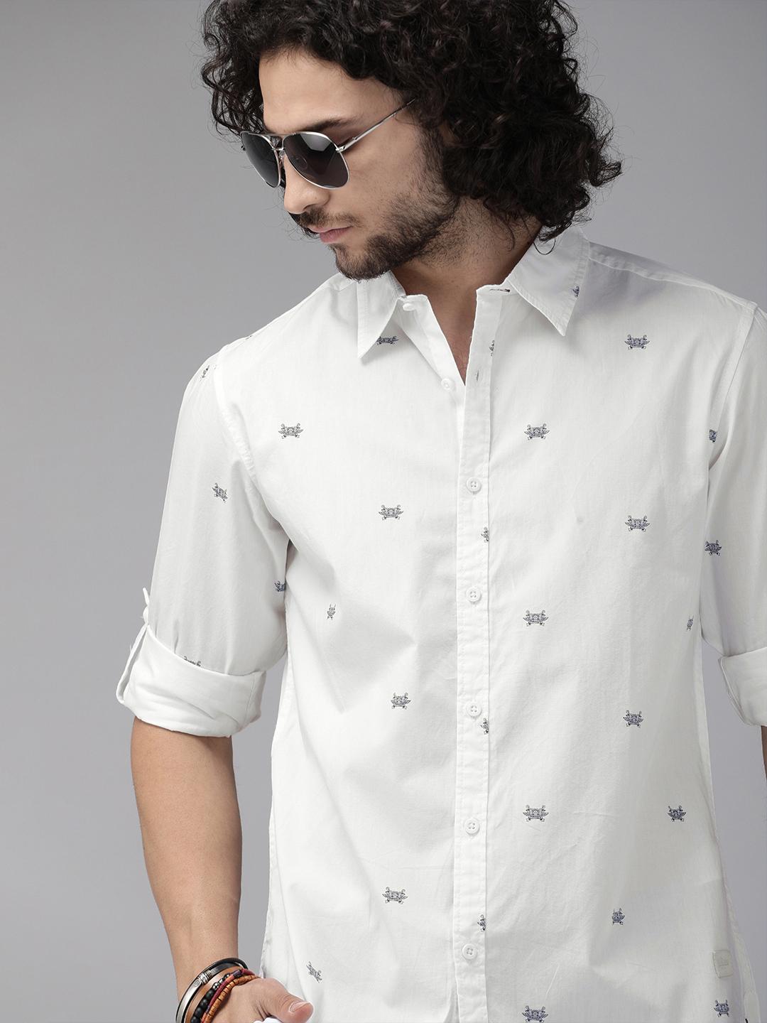 Roadster Men White & Navy Blue Printed Cotton Casual Shirt