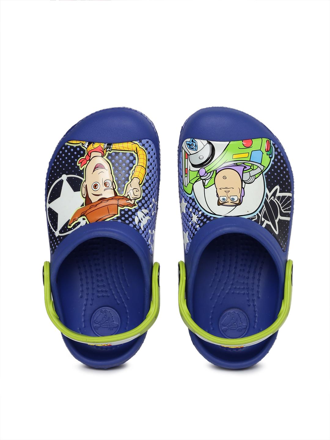 story mfg crocs MENS 7 CROCS Men Classic Clog UK 10