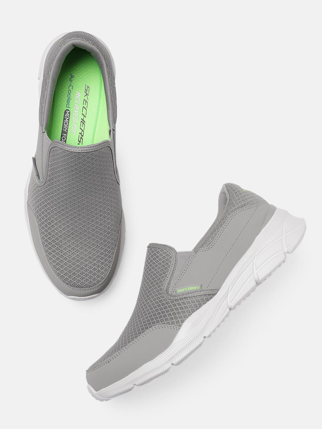 Trainers Skechers Relaxed Fit Memory Foam Slip On Men's Wide Fit