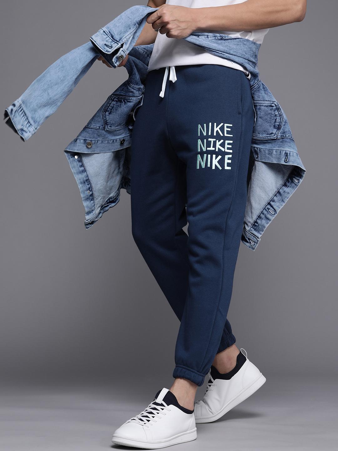 men blue nike joggers