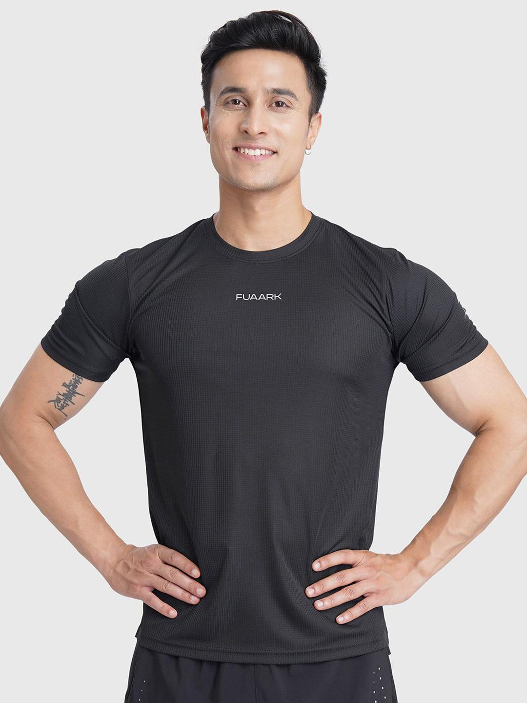 FUAARK Men Black Slim Fit Moisture Wicking T-Shirt