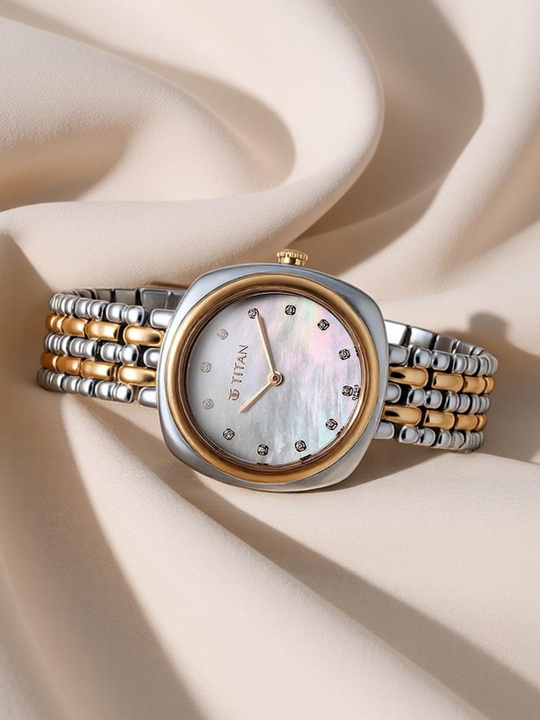 Titan Aura Quartz Analog With White Mother Of Pearl Dial Watch For Women - Nt95241km01