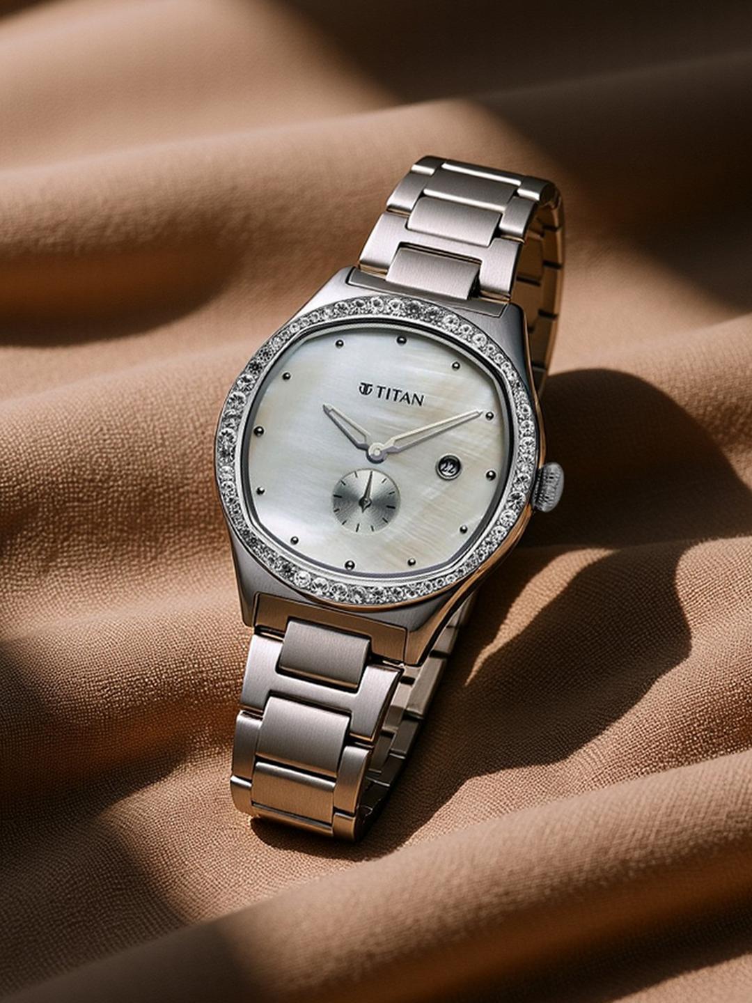 Titan Women Embellished Dial & Stainless Steel Bracelet Style Straps Analogue Watch 95289SM01