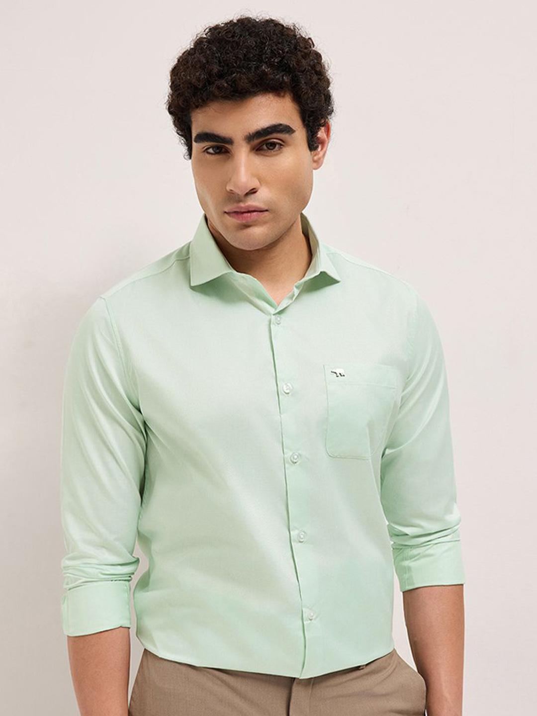 THE BEAR HOUSE Men Tailored Fit Solid Spread Collar Shirt - Image 1