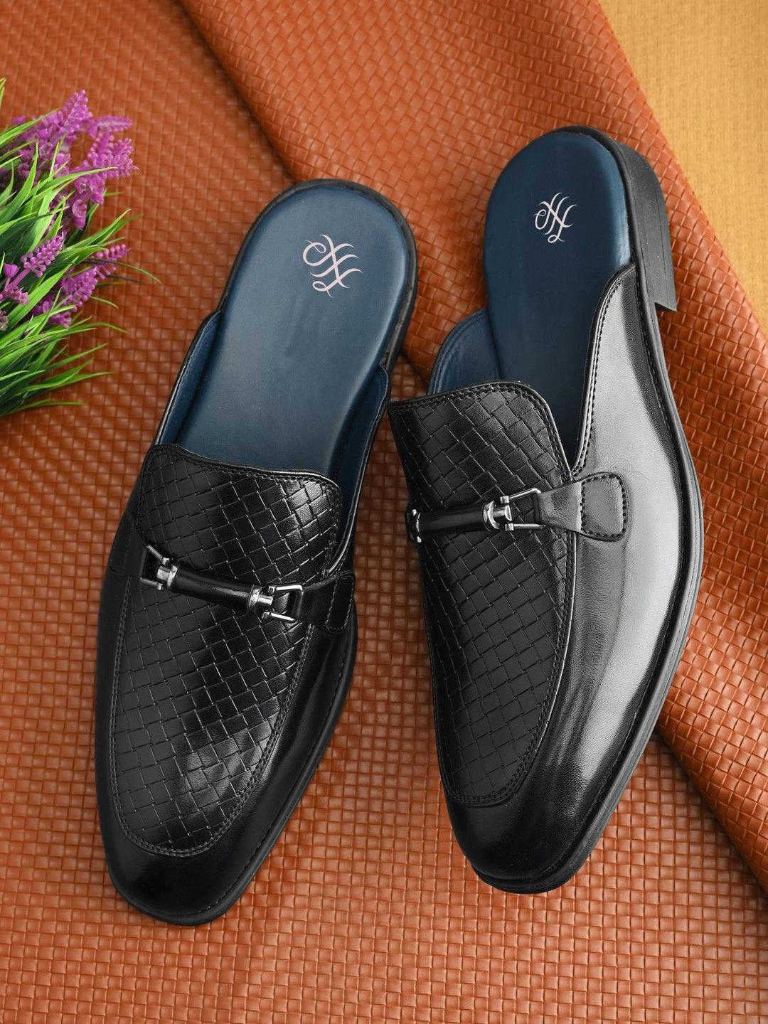 House of Pataudi Men Textured Casual Back Open Mules