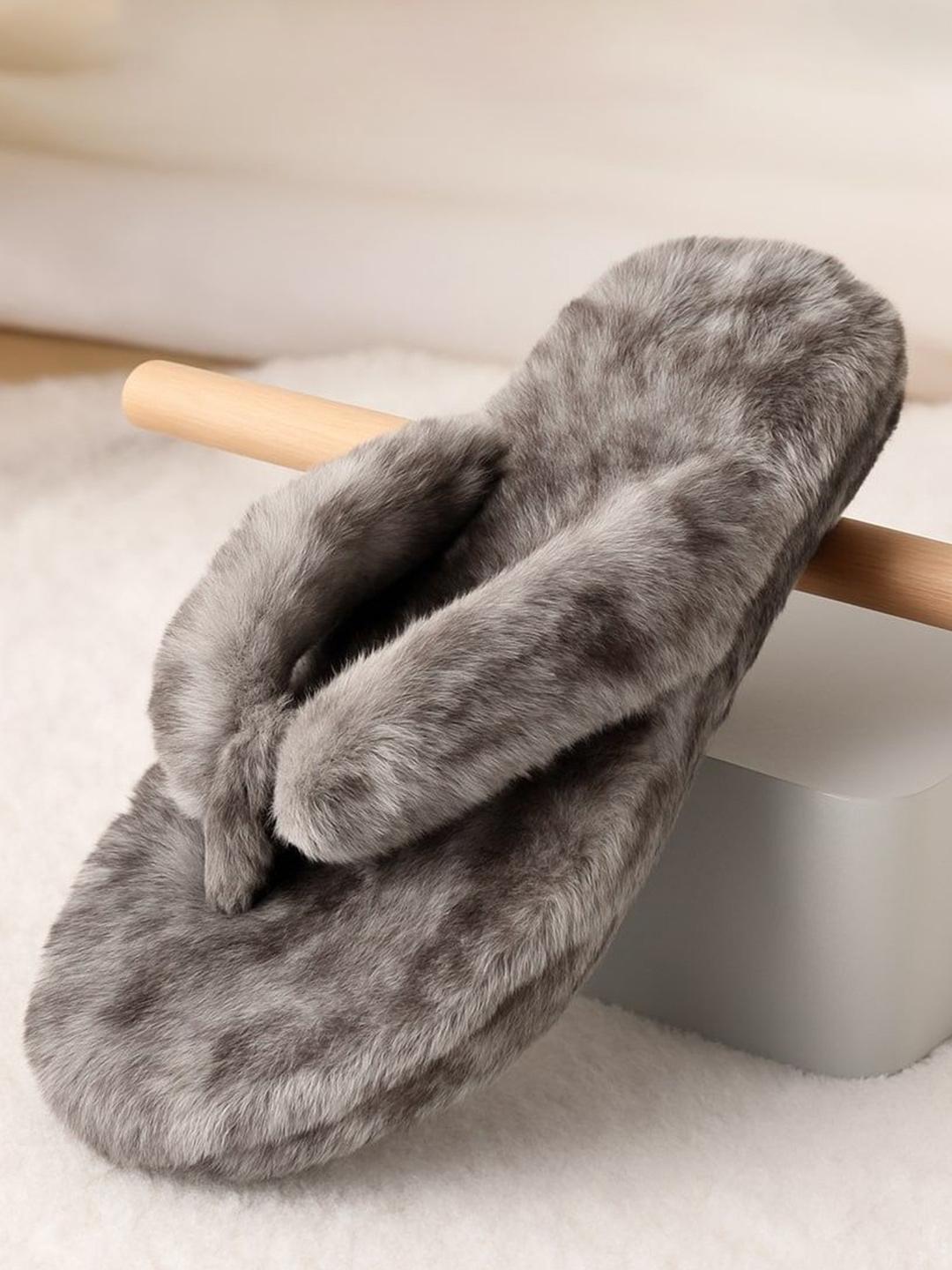 WOLVESDEN Women Solid Winter Room Slippers - Image 1