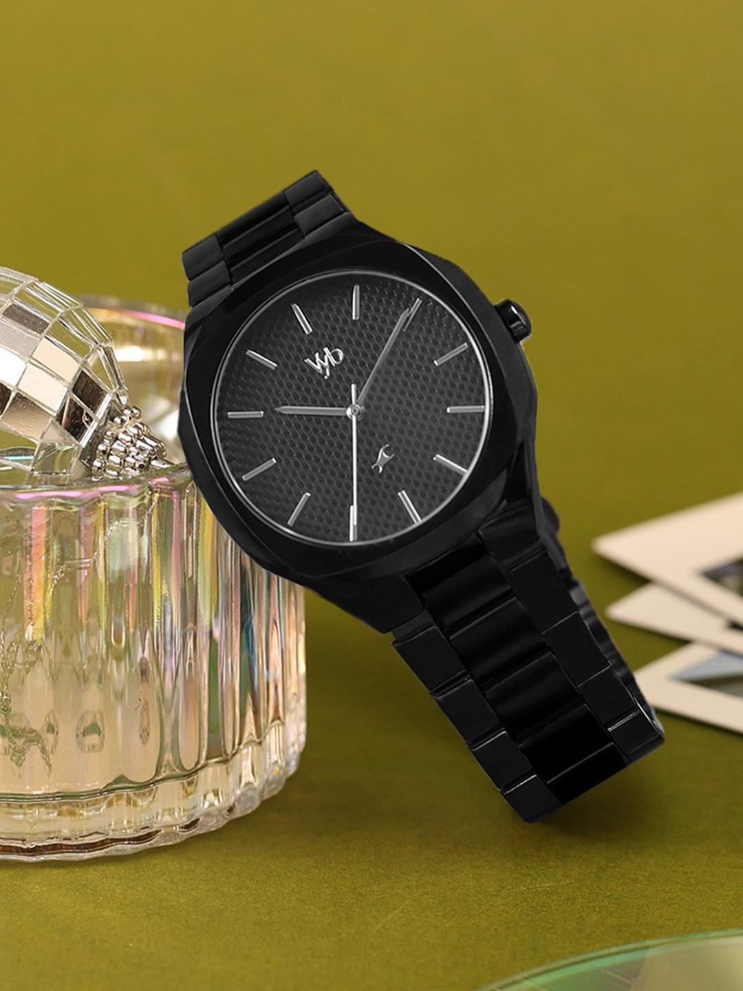 Buy Fastrack Vyb 6.0 Challenger Men Round Printed Dial Analogue